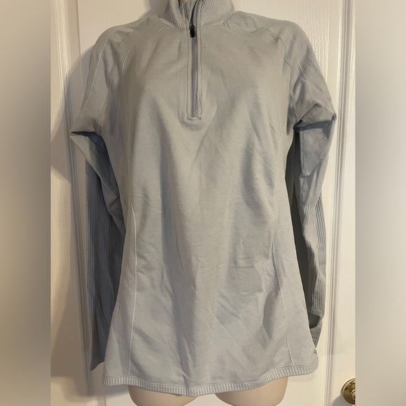 Saucony Light Gray Long Sleeve 1/4 Zip Top With Thumb Holes Size‎ Large - Picture 1 of 7